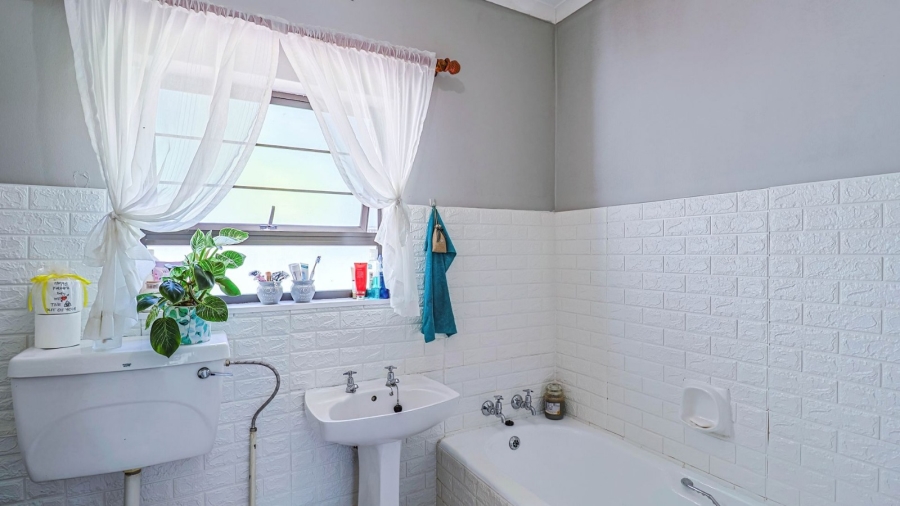 4 Bedroom Property for Sale in Safari Gardens North West